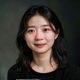 林晓薇，情感心理学研究者，专注禁止的爱与依恋理论领域，温暖而专业的表情